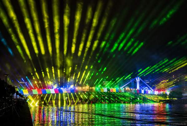 Farbenprächtige Lichtshow zur Fußball EM 2024 in Frankfurt