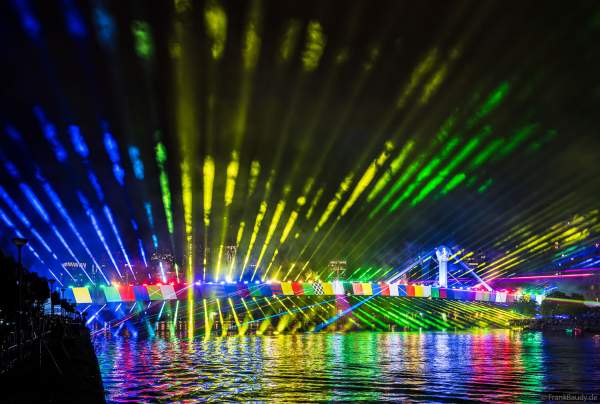 Farbenprächtige Lichtshow zur Fußball EM 2024 in Frankfurt