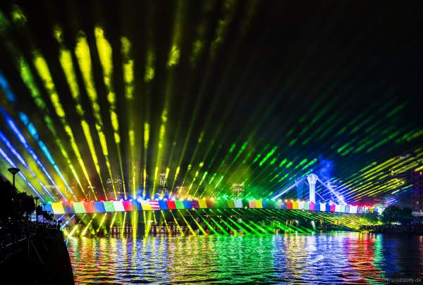 Farbenprächtige Lichtshow zur Fußball EM 2024 in Frankfurt