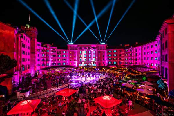 Sommershow Colossal – 20 Jahre Colosseo im Europa-Park mit Videomapping und Lichtshow auf dem Hotel Colosseo