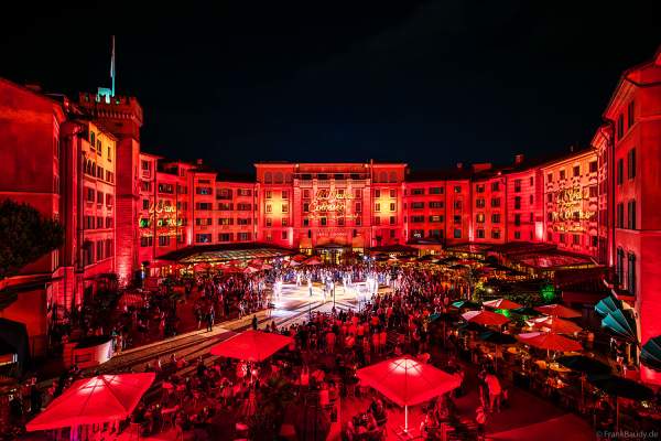 Finale der Sommershow Colossal – 20 Jahre Colosseo im Europa-Park mit Wasserspielen und Videomapping - Hotel Colosseo