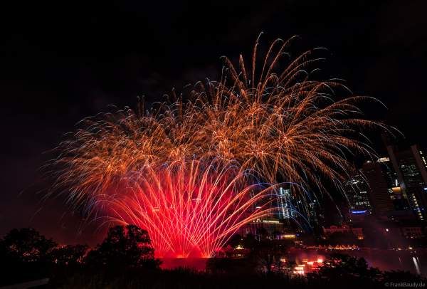 Museumsuferfest begeistert mit extra breitem Feuerwerk auf dem Main in Frankfurt 2024