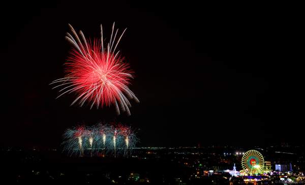 Feuerwerk beim Dürkheimer Wurstmarkt 2024 in Bad Dürkheim an der Deutschen Weinstraße