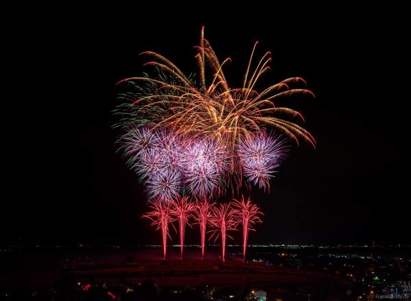 Feuerwerk beim größten Weinfest der Welt, dem Dürkheimer Wurstmarkt 2024 in Bad Dürkheim