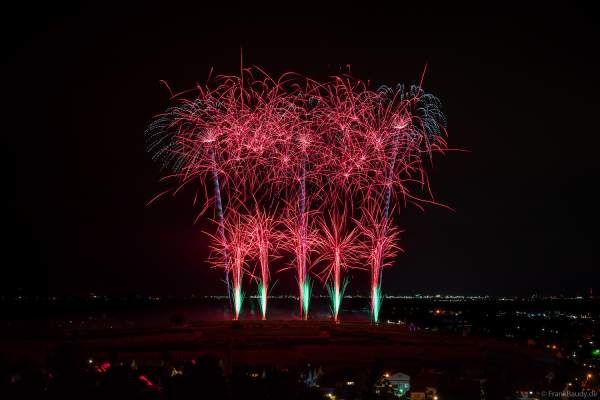 Feuerwerk beim größten Weinfest der Welt, dem Dürkheimer Wurstmarkt 2024 in Bad Dürkheim