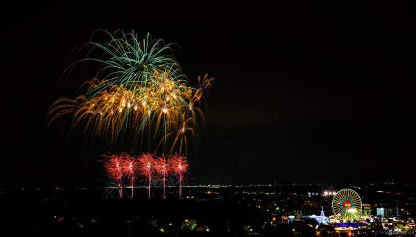 Feuerwerk beim Dürkheimer Wurstmarkt 2024 in Bad Dürkheim an der Deutschen Weinstraße