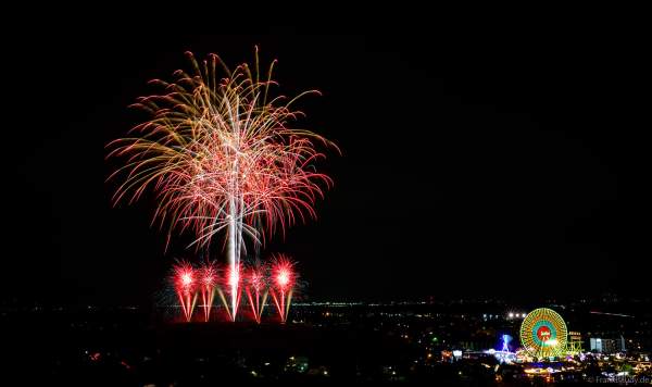Feuerwerk beim Dürkheimer Wurstmarkt 2024 in Bad Dürkheim an der Deutschen Weinstraße