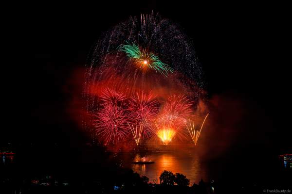 Musikfeuerwerk LEGENDS rockt bei Rhein in Flammen in Oberwesel 2024