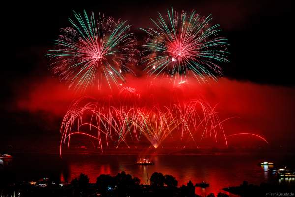 Musikfeuerwerk LEGENDS rockt bei Rhein in Flammen in Oberwesel 2024