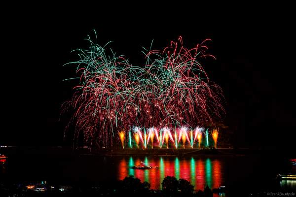 Musikfeuerwerk LEGENDS rockt bei Rhein in Flammen in Oberwesel 2024