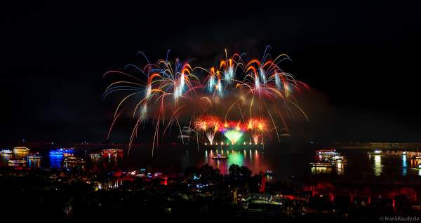 Musikfeuerwerk LEGENDS rockt bei Rhein in Flammen in Oberwesel 2024