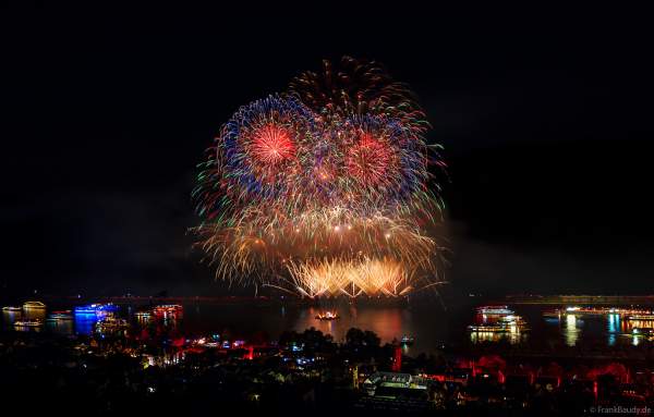 Musikfeuerwerk LEGENDS rockt bei Rhein in Flammen in Oberwesel 2024