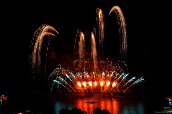 Musikfeuerwerk LEGENDS rockt bei Rhein in Flammen in Oberwesel 2024