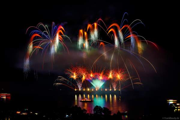 Musikfeuerwerk LEGENDS rockt bei Rhein in Flammen in Oberwesel 2024