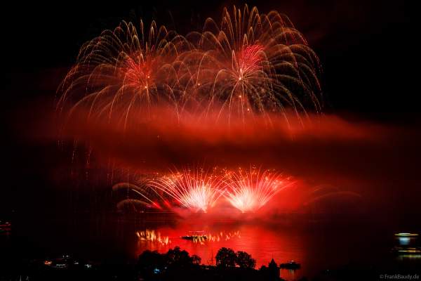 Musikfeuerwerk LEGENDS rockt bei Rhein in Flammen in Oberwesel 2024