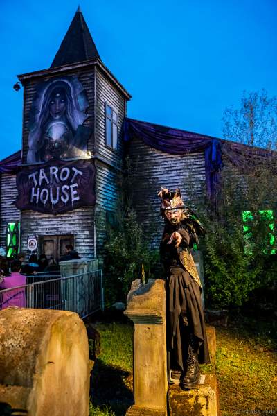 Grauenhafte Gestalten, Hexen und Zombies erwarten Dich bei Traumatica - Festival of Fear - 2024 im Europa-Park