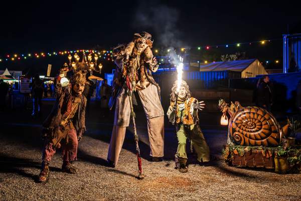 Grauenhafte Gestalten, Hexen und Zombies erwarten Dich bei Traumatica - Festival of Fear - 2024 im Europa-Park