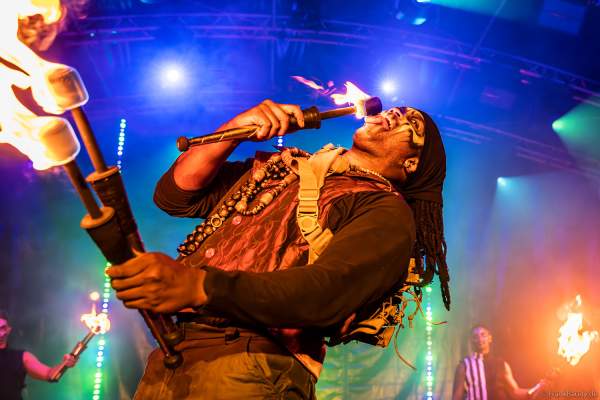 Skurrile Bühnenshow bei Traumatica - Festival of Fear - 2024 im Europa-Park