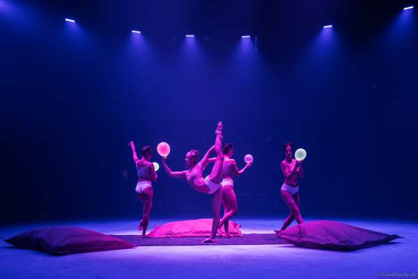 Erotische Girls bei der Traumatica Eis-Show TRUTH OR DARE - Festival of Fear - 2024 im Europa-Park