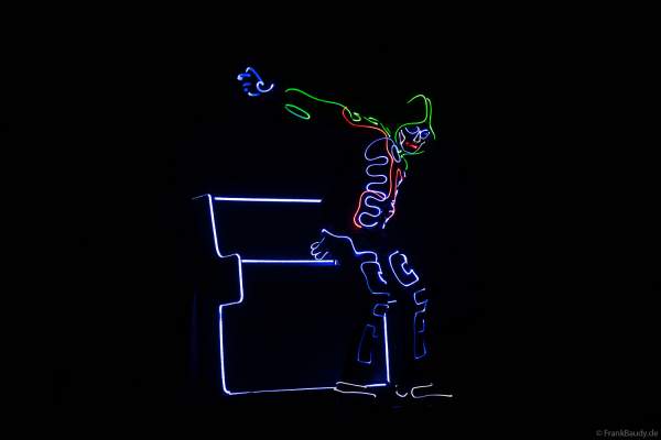 Leuchtende Eisläufer bei der Traumatica Eis-Show TRUTH OR DARE - Festival of Fear - 2024 im Europa-Park