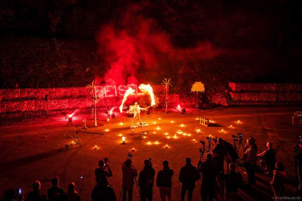 Lichtbild mit Feuerschrift von Beisel Pyrotechnik bei der Feuershow