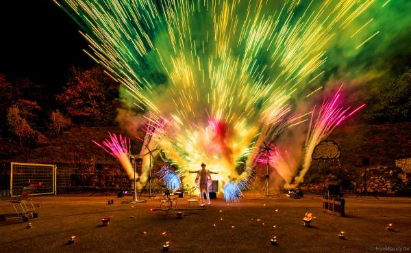 Feuershow mit Feuerwerk beim Mitarbeiterfest von Beisel Pyrotechnik von JANOSCH BÄR - AKindofFire