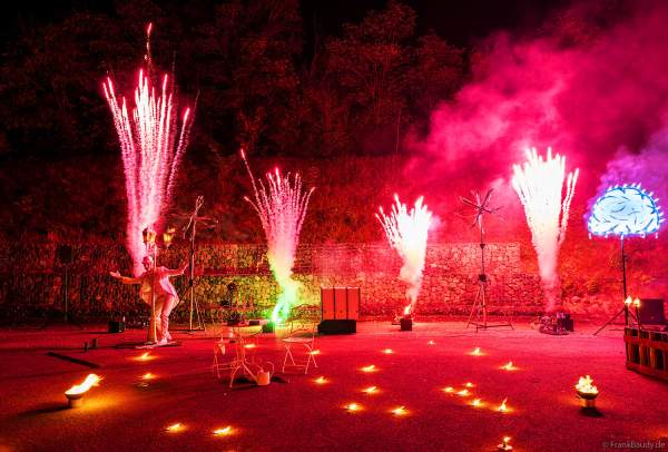 Feuershow mit Feuerwerk beim Mitarbeiterfest von Beisel Pyrotechnik von JANOSCH BÄR - AKindofFire