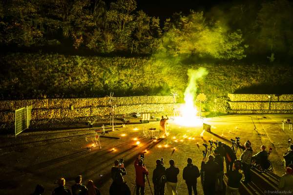 Feuershow EIN KOFFER VOLLER FUNKEN mit Feuerwerk beim Mitarbeiterfest von Beisel Pyrotechnik von JANOSCH BÄR - AKindofFire