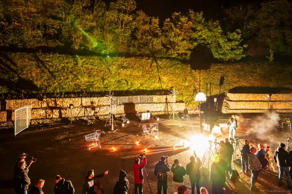 Vorführung eines neuen Bühnenblitzeffekts von APEL FEUERWERK beim Mitarbeiterfest von Beisel Pyrotechnik