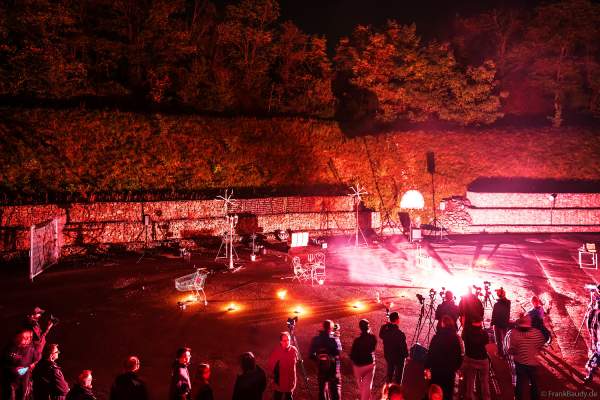 Vorführung eines neuen Bühnenblitzeffekts von APEL FEUERWERK beim Mitarbeiterfest von Beisel Pyrotechnik