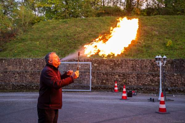 Feuerspucken beim Mitarbeiterfest von Beisel Pyrotechnik unter Leitung JANOSCH BÄR - AKindofFire