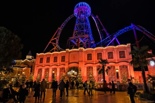 Achterbahn Voltron bei Nacht im Europa-Park