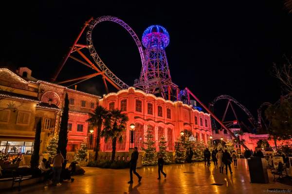 Achterbahn Voltron bei Nacht im Europa-Park