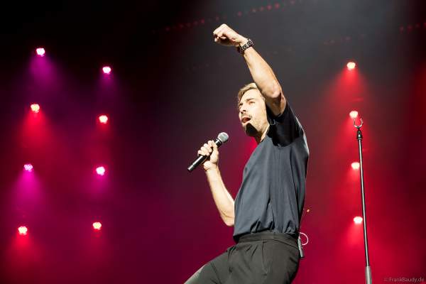 Max Giesinger bei Night of the Proms 2024 in der SAP Arena Mannheim