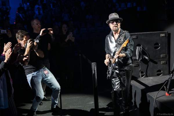 Dave Stewart von den Eurythmics bei Night of the Proms 2024 in der SAP Arena Mannheim