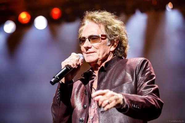 Mickey Thomas der Band Starship bei Night of the Proms 2024 in der SAP Arena Mannheim