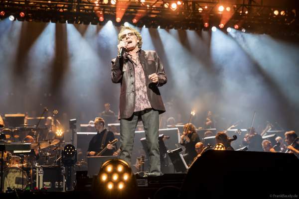 Mickey Thomas der Band Starship bei Night of the Proms 2024 in der SAP Arena Mannheim