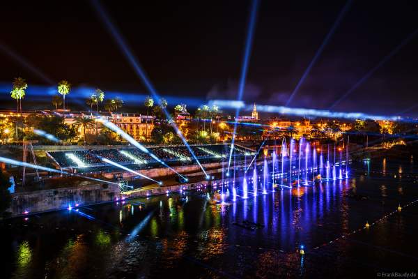 Die Weihnachtsshow NAVIGALIA in Sevilla beeindruckt mit einer gigantischen Wasser-, Licht- und Lasershow und begeistert Hunderttausende Besucher