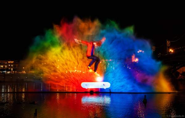 Die Weihnachtsshow NAVIGALIA in Sevilla beeindruckt mit einer gigantischen Wasser-, Licht- und Lasershow und begeistert Hunderttausende Besucher