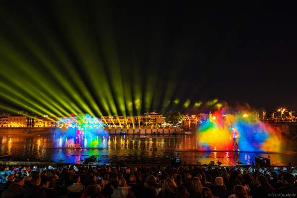 Die Weihnachtsshow NAVIGALIA in Sevilla beeindruckt mit einer gigantischen Wasser-, Licht- und Lasershow und begeistert Hunderttausende Besucher