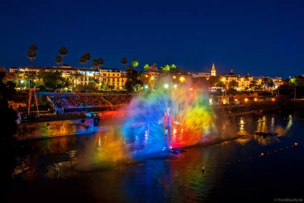 Die Weihnachtsshow NAVIGALIA in Sevilla beeindruckt mit einer gigantischen Wasser-, Licht- und Lasershow und begeistert Hunderttausende Besucher