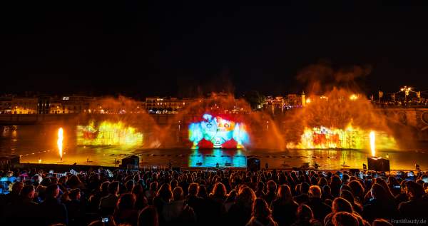 Die Weihnachtsshow NAVIGALIA in Sevilla beeindruckt mit einer gigantischen Wasser-, Licht- und Lasershow und begeistert Hunderttausende Besucher