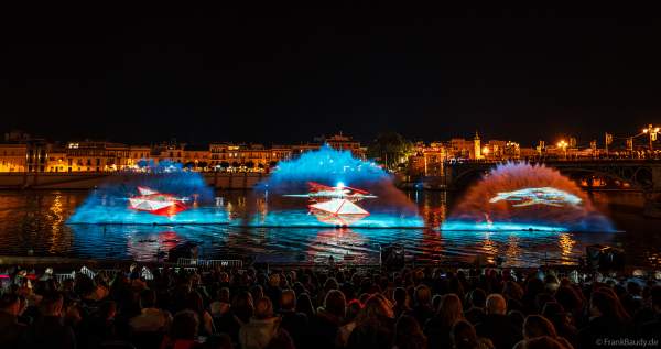 Die Weihnachtsshow NAVIGALIA in Sevilla beeindruckt mit einer gigantischen Wasser-, Licht- und Lasershow und begeistert Hunderttausende Besucher