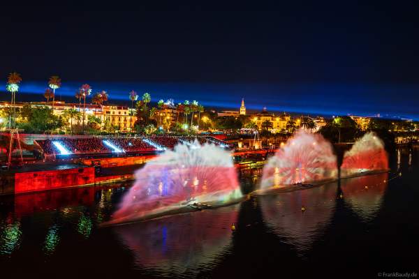Die Weihnachtsshow NAVIGALIA in Sevilla beeindruckt mit einer gigantischen Wasser-, Licht- und Lasershow und begeistert Hunderttausende Besucher