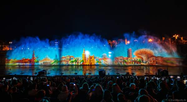 Die Weihnachtsshow NAVIGALIA in Sevilla beeindruckt mit einer gigantischen Wasser-, Licht- und Lasershow und begeistert Hunderttausende Besucher