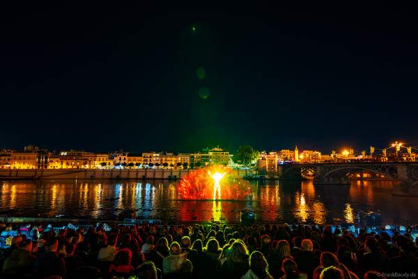 Die Weihnachtsshow NAVIGALIA in Sevilla beeindruckt mit einer gigantischen Wasser-, Licht- und Lasershow und begeistert Hunderttausende Besucher