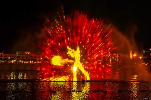 Die Weihnachtsshow NAVIGALIA in Sevilla beeindruckt mit einer gigantischen Wasser-, Licht- und Lasershow und begeistert Hunderttausende Besucher