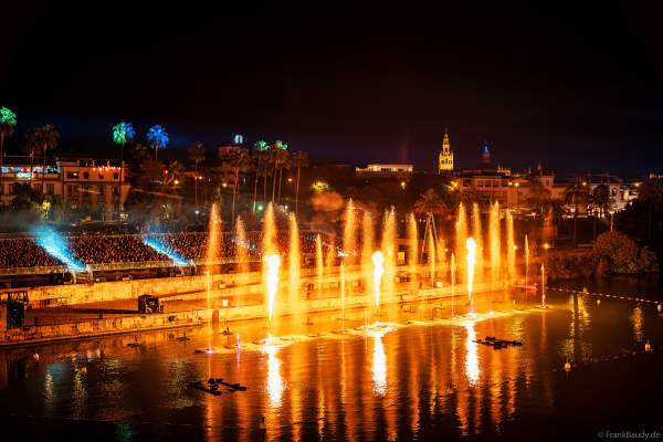 Die Weihnachtsshow NAVIGALIA in Sevilla beeindruckt mit einer gigantischen Wasser-, Licht- und Lasershow und begeistert Hunderttausende Besucher