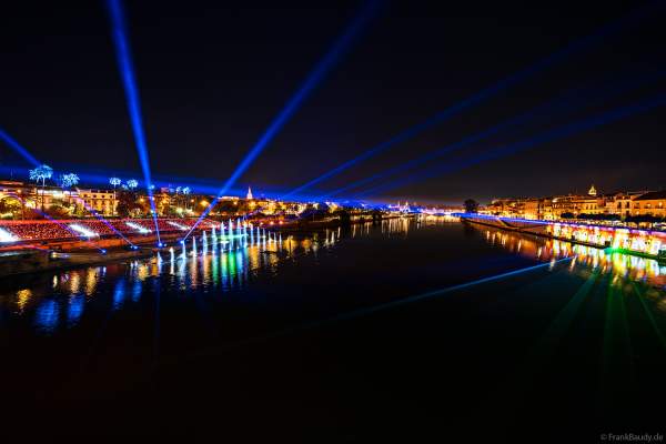 Die Weihnachtsshow NAVIGALIA in Sevilla beeindruckt mit einer gigantischen Wasser-, Licht- und Lasershow und begeistert Hunderttausende Besucher