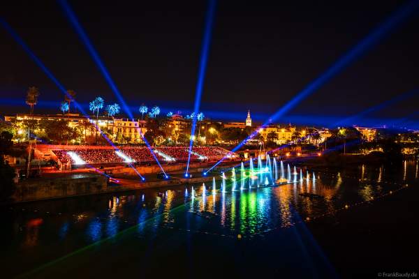 Die Weihnachtsshow NAVIGALIA in Sevilla beeindruckt mit einer gigantischen Wasser-, Licht- und Lasershow und begeistert Hunderttausende Besucher